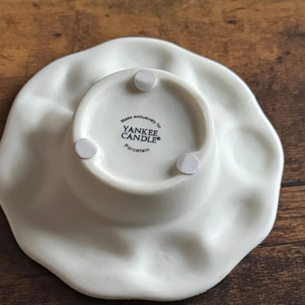 Yankee candle  Seashell Embossed candle  holder